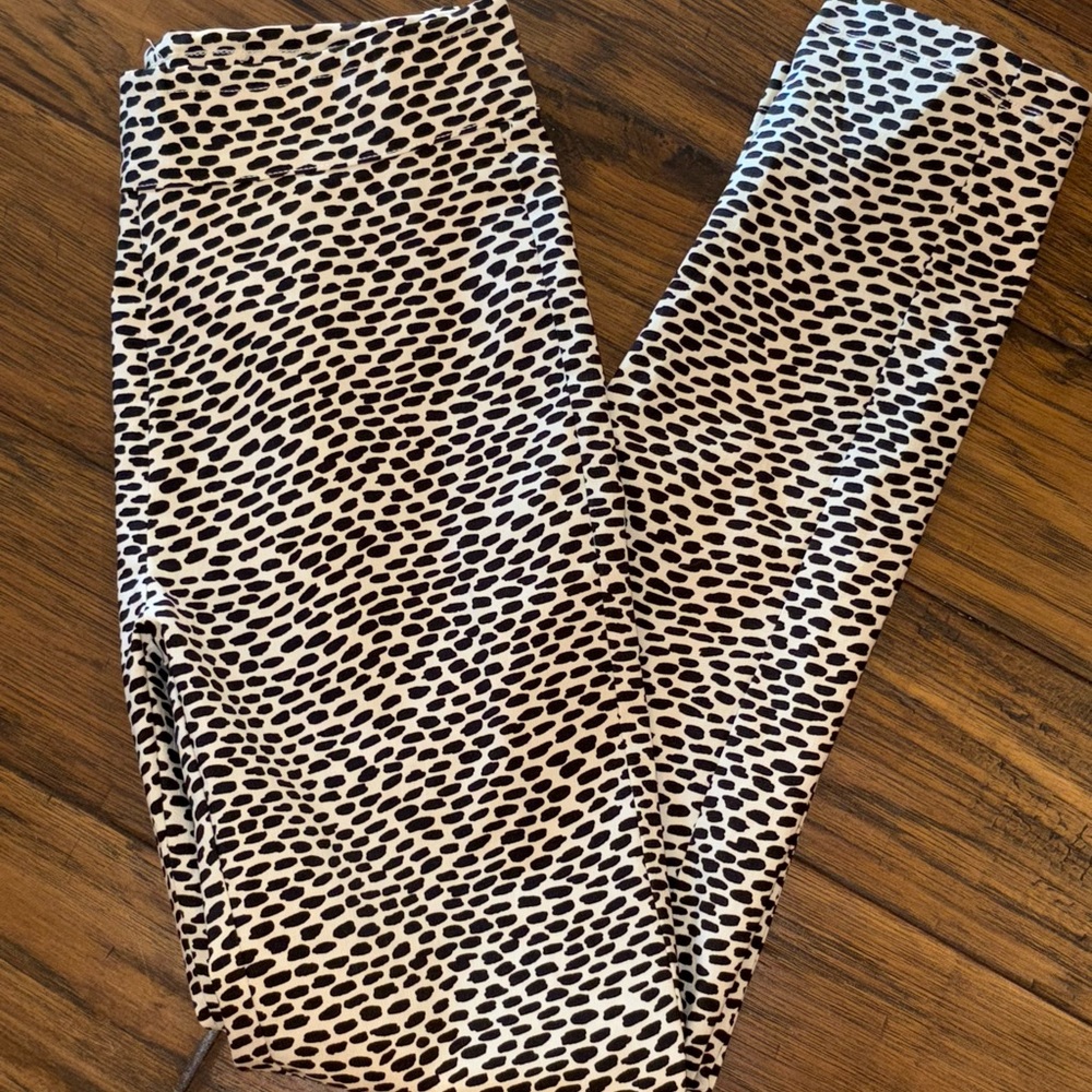who what wear spotted b+w skinny leg pants